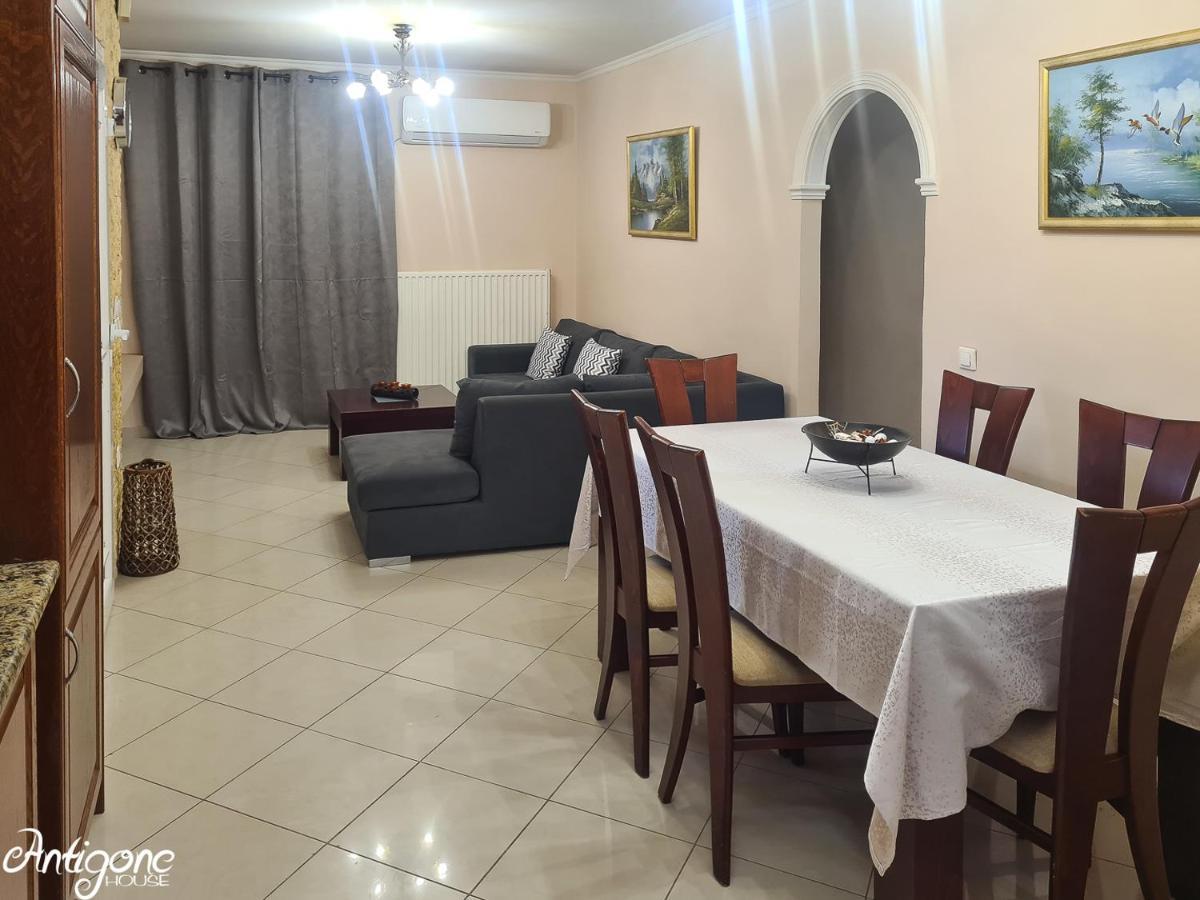 Holiday home Antigone House