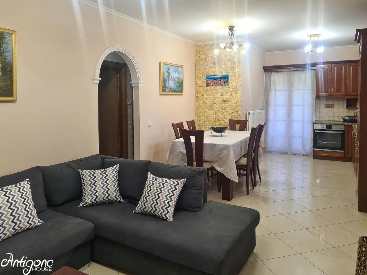Holiday home Antigone House *